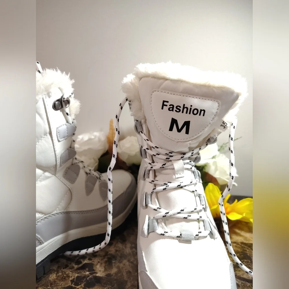 SHEIN Women's Comfortable and stylish white snow boots - Size 35
